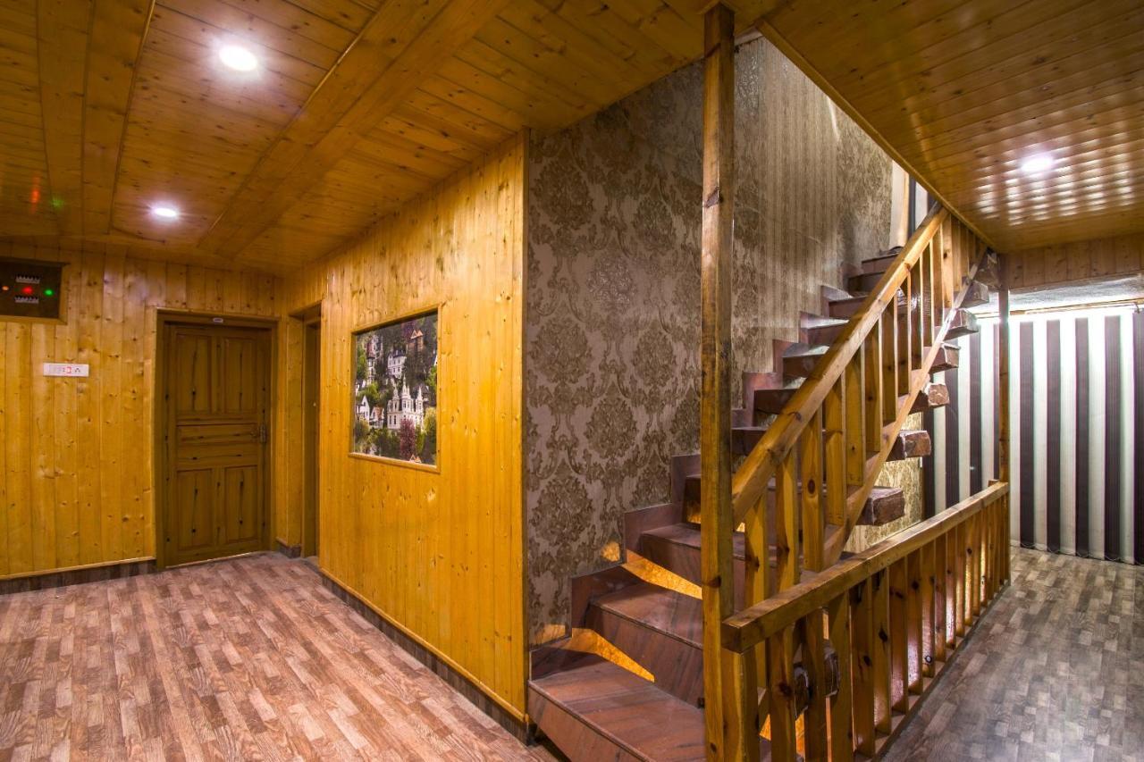 Oyo 5472 Bombay Palace Pahalgam Bagian luar foto